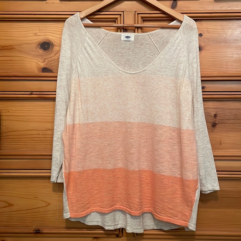 Old Navy light and airy knit sweater top, scoop V neck, size large